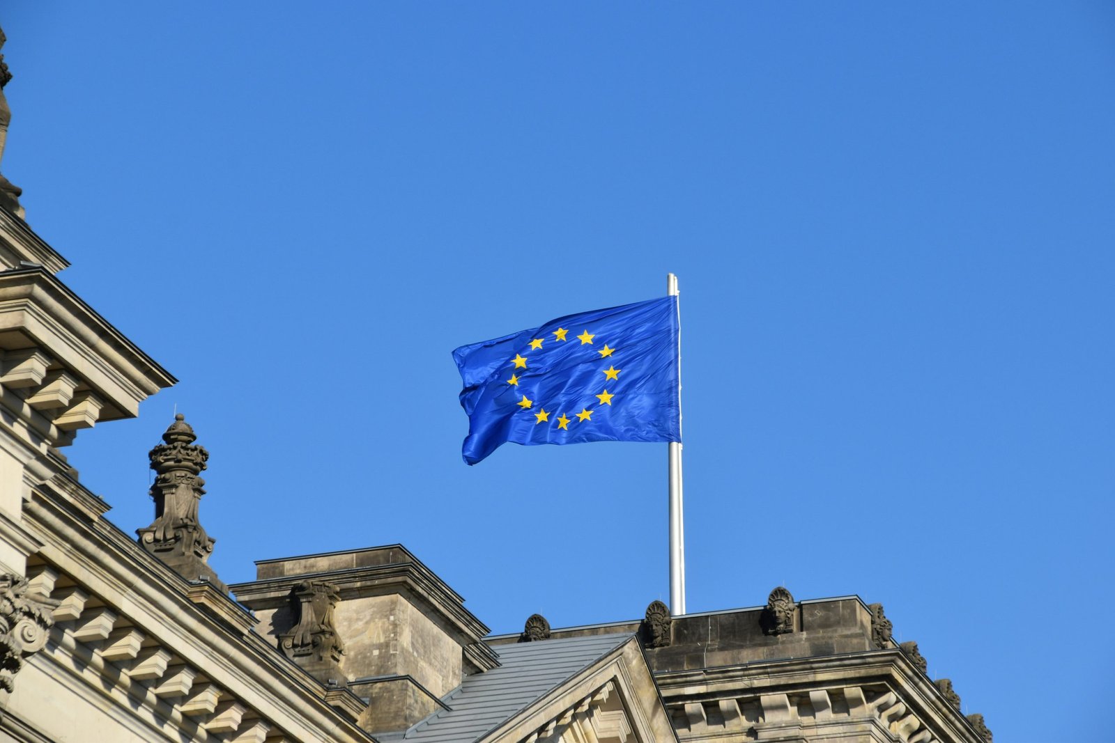 Three principles for the development of societally successful AI in Europe